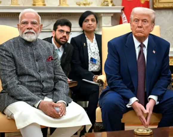 modi and trump L-R